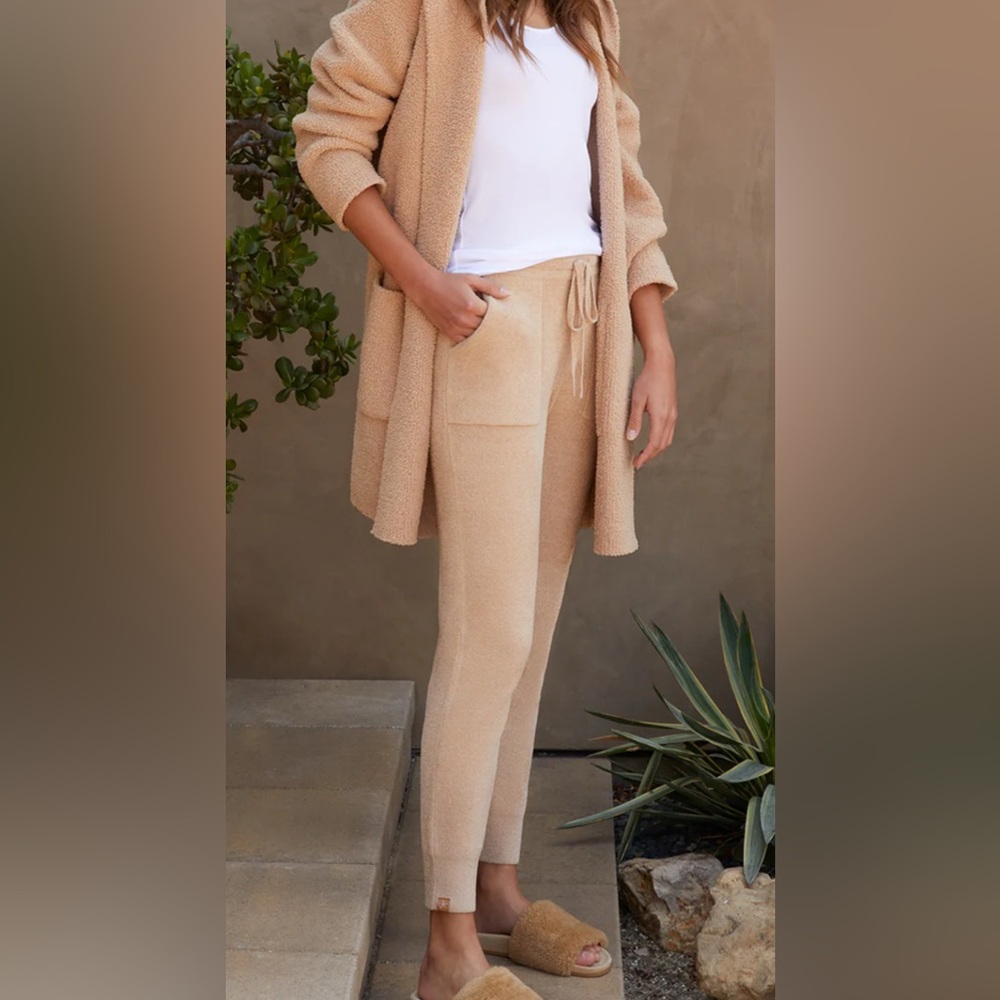 BNWT! 🌟 Barefoot Dreams CozyChic luxe ultra lite Jogger - Biscotti size small 🥰
